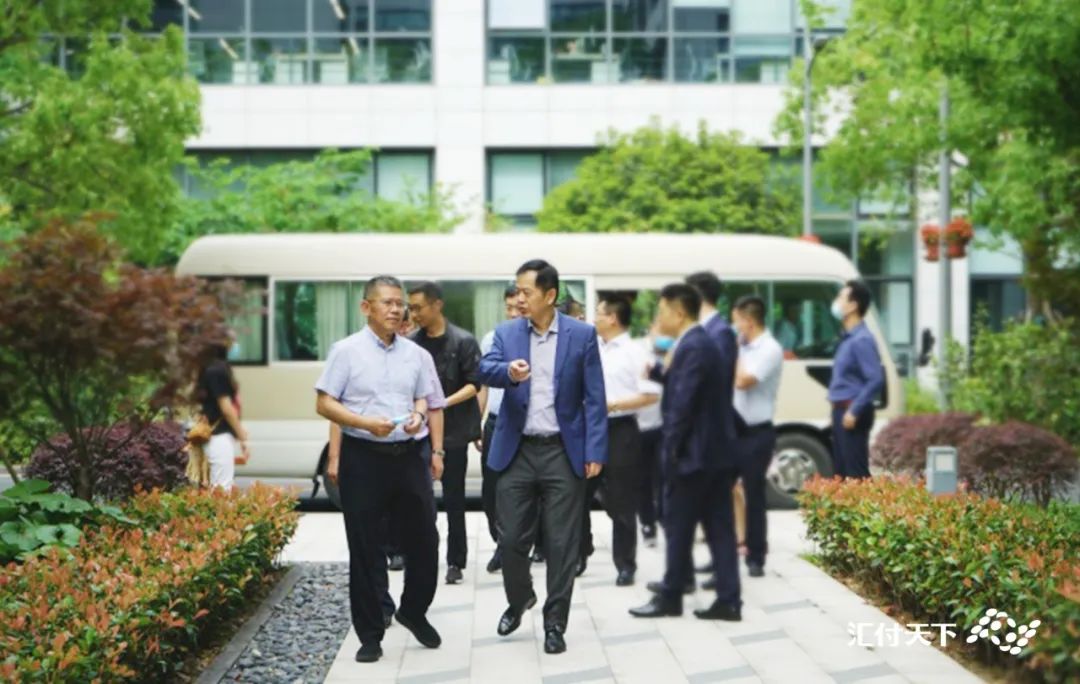 <span>贵州省黔南州委书记唐德智一行莅临汇付天下走访调研</span>(图2)